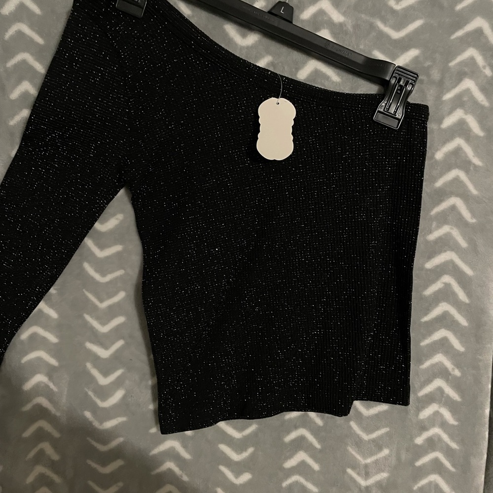 One shoulder top